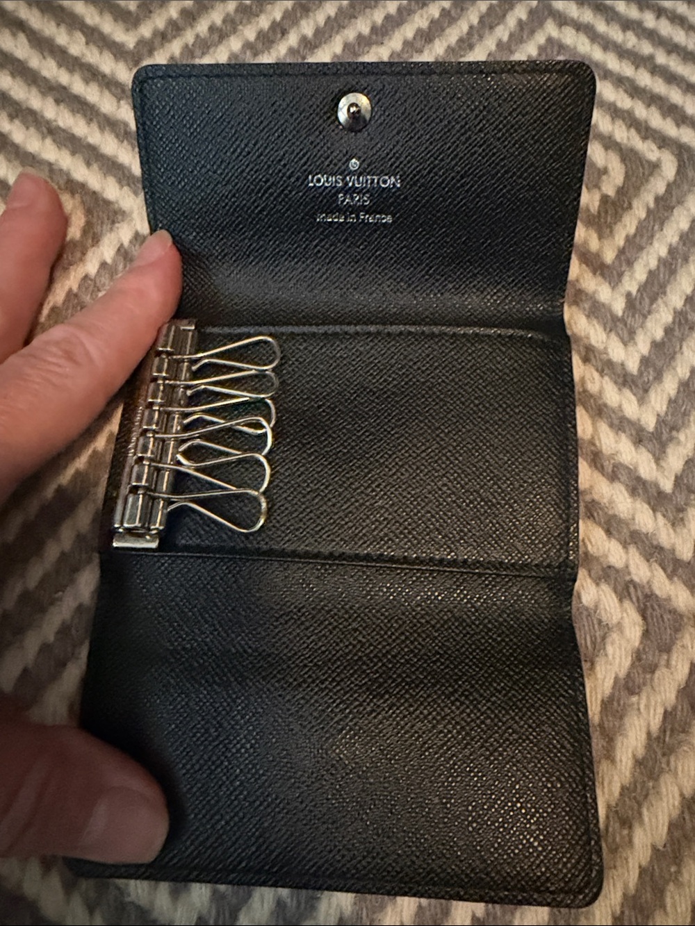 Louis Vuitton Black Textured Key Holder - Picture 2 of 7